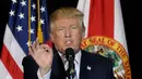 Capres dari Partai Republik Donald Trump memberikan keterangan saat berkampanye di Sarasota, Florida, AS (7/11). Pilpres AS 2016 akan diadakan pada 8 November 2016 dan menjadi pilpres empat tahunan ke-58.  (REUTERS/Carlo Allegri) 