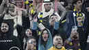 Para suporter berteriak memanggil nama Cristiano Ronaldo saat perkenalan di Stadion Mrsool Park, kandang Al Nassr. (AP Photo/Amr Nabil)