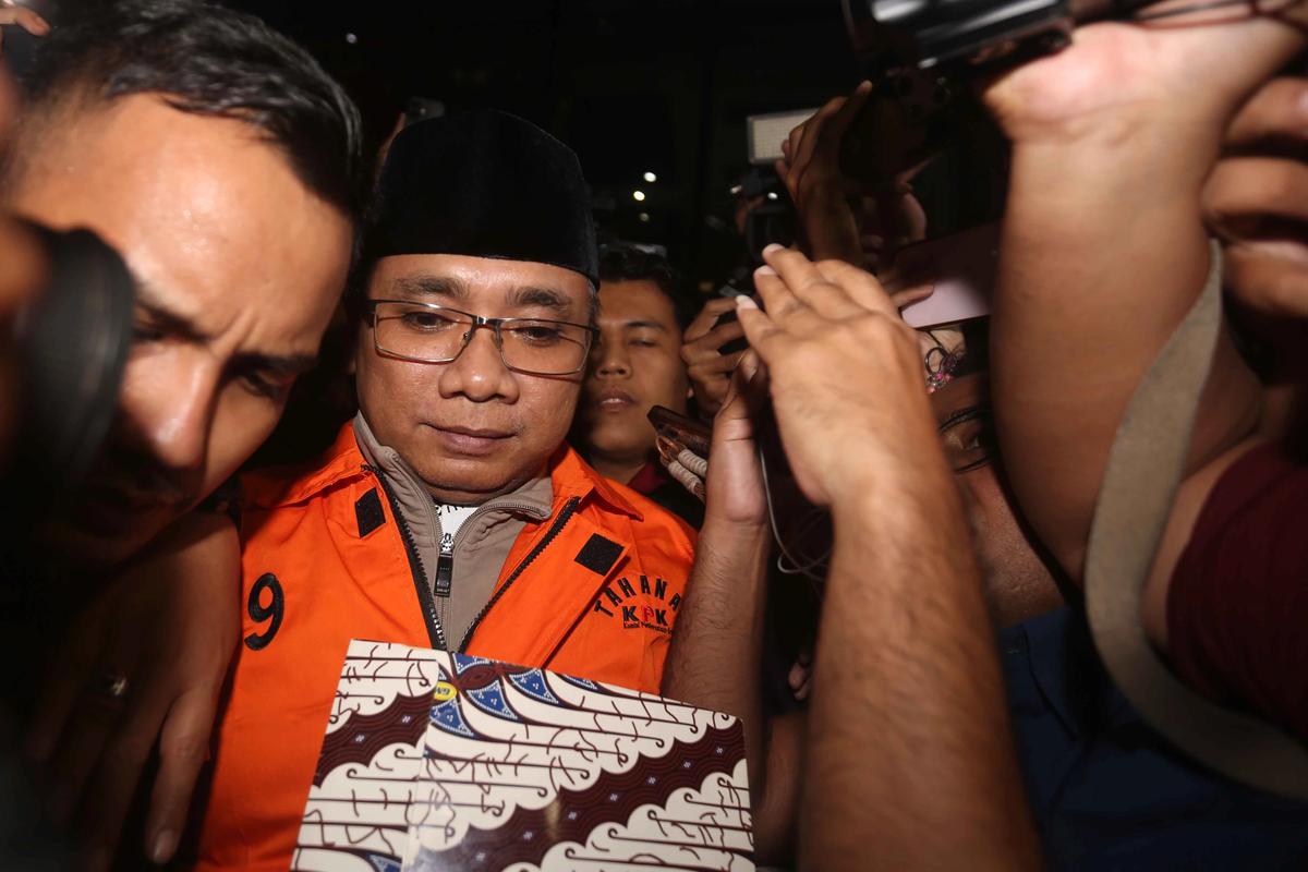 FOTO: KPK Resmi Menahan Yaqut Cholil Qoumas dalam Kasus Dugaan Korupsi Haji