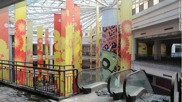 Mall yang hampir rusak (c) CNN
