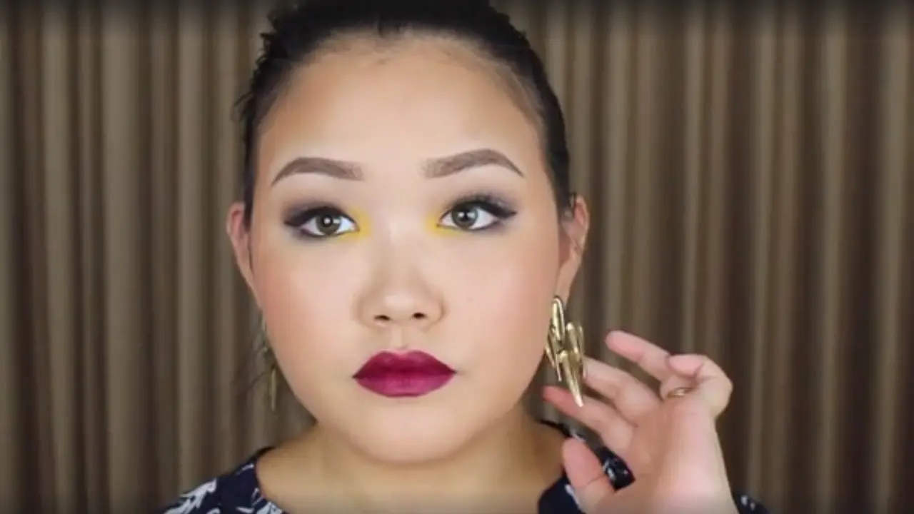 Riasan Makin Seru dengan Pop Smokey Eyes