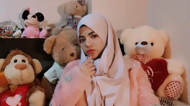 Ingin Fokus Ibadah saat Ramadhan, Ini 7 Potret DJ Dinar Candy Berhijab