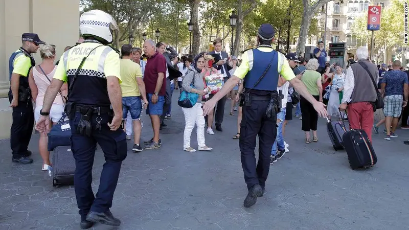 Sebuah van melaju kencang di jantung kota Barcelona, Spanyol, Kamis (17/8/2017). Diduga itu adalah aksi teror.