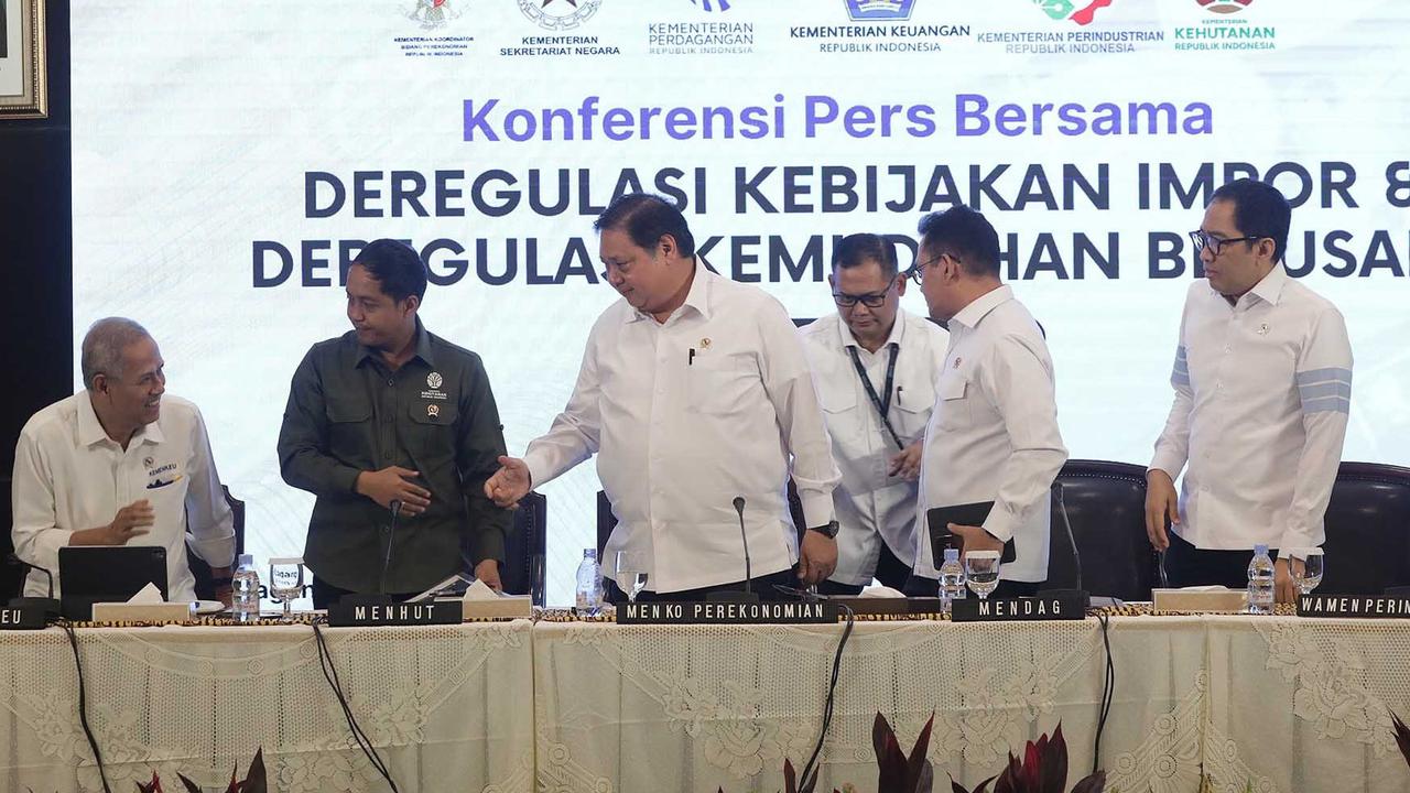 FOTO: Pemerintah Longgarkan Impor 10 Komoditas, Dari Produk Kehutanan hingga Alas Kaki
