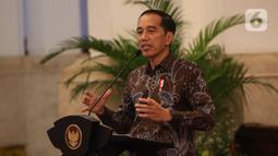 Presiden Joko Widodo menyampaikan sambutan saat membuka Rapat Kerja (Raker) Kepala Perwakilan RI dengan Kementerian Luar Negeri (Kemenlu) di Istana Negara‎, Kamis (9/1/2020). Pembukaan Raker ditandai dengan pemukulan gong oleh Jokowi didampingi Menlu Retno Marsudi. (Liputan6.com/Angga Yuniar)