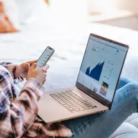 Mulai dari menabung hingga investasi, aplikasi PINA bisa bantu wujudkan financial freedom. (pexels/liza summer).