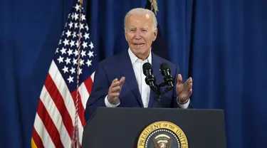 Presiden AS Joe Biden berbicara menanggapi penembakan Donald Trump saat melakukan kampanye, di Pantai Rehoboth, Delaware, Sabtu (13/7/2024). (AP Photo/Manuel Balce Ceneta)