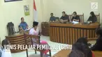 Pelajar pembunuh guru di Sampang, Jawa Timur akhirnya divonis 6 tahun penjara.