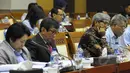 Rapat kerja tersebut membahas penjelasan Pemerintah dan pengambilan keputusan terhadap RUU tentang Perjanjian Ekstradisi antara RI- Papua Nugini dan RI-Vietnam, Jakarta, Senin (2/2/2015). (Liputan6.com/Andrian M Tunay)