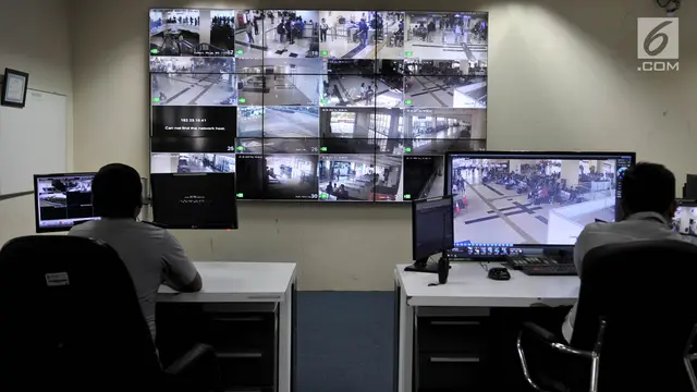 Menengok Ruang Monitor CCTV Terminal Pulogebang
