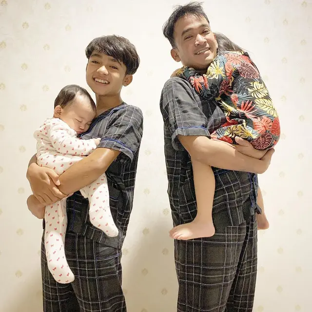 Ruben Onsu dan keluarga. (Foto: Instagram @ruben_onsu)