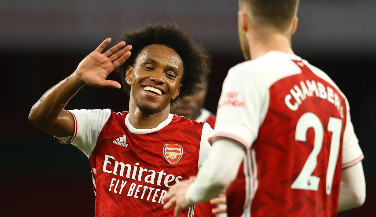 <p>Willian. Sayap kiri Brasil berusia 33 tahun ini didatangkan Arsenal dari Chelsea pada awal musim 2020/2021 dengan status bebas transfer. Sempat mendapat tempat di awal kedatangannya dan tampil dalam total 37 laga di semua ajang pada musim 2020/2021, ia akhirnya sepakat memutus kontrak lebih cepat di akhir musim 2020/2021. Pada awal musim 2021/2022 ia meninggalkan Arsenal dengan status bebas transfer menuju Corinthians meski kontraknya baru berakhir pada 2022/2023. (AFP/Pool/Richard Heathcote)</p>