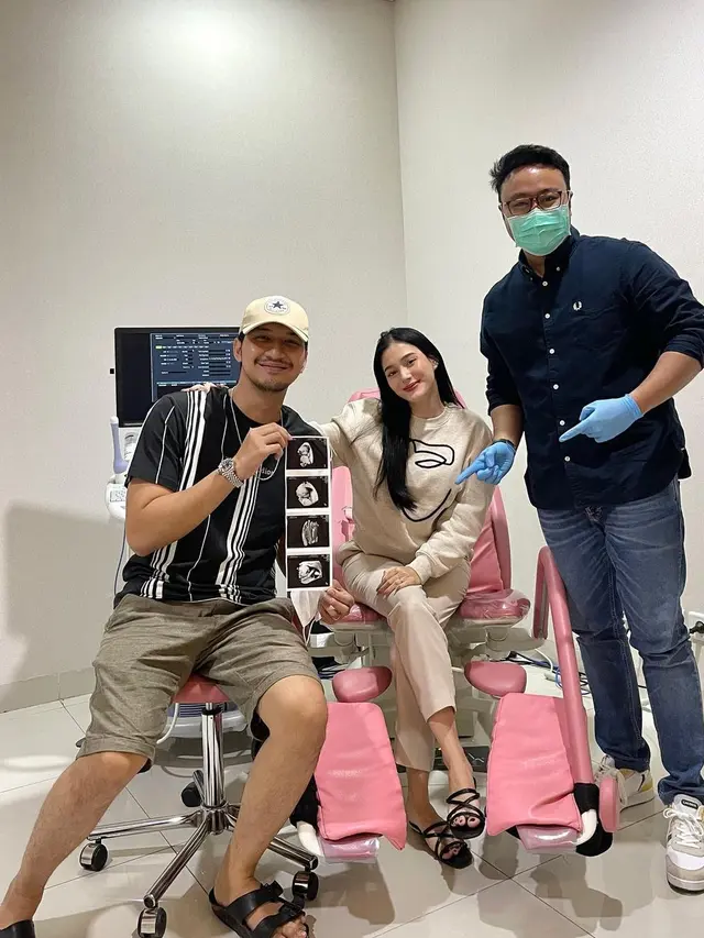 [Fimela] Aditya Zoni dan Yasmine Ow