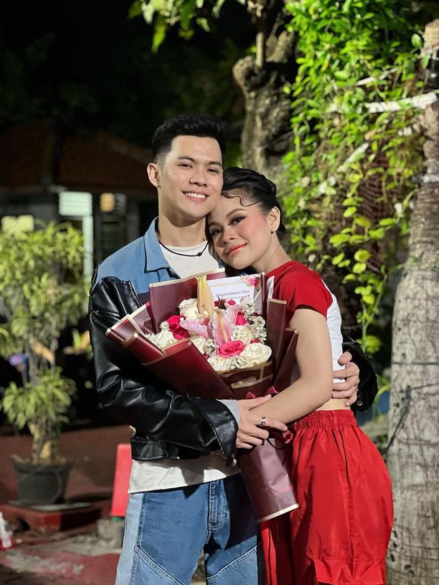 6 Potret Kebersamaan Melly Lee dan Tama Kim, Sudah 4 Tahun Pacaran