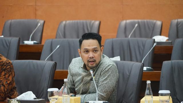 Anggota Komisi VI DPR RI Rivqy Abdul Halim atau Gus Rivqy menilai, dari modus korupsi mengoplos minyak Pertalite menjadi Pertamax berpotensi menimbulkan kerugian bagi konsumen.