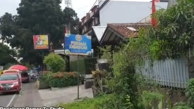 Rumah mendiang Poppy Mercury (YouTube/Ramza TV Studio)