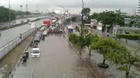 Banjir di Grogol, Jakarta Barat, Senin (9/2/2015). (Liputan6.com/Audrey Santoso) 