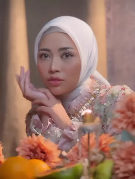 Rachel Vennya terlihat anggun memakai baju dan hijab dengan warna senada, pink [instagram/rachelvennya]