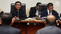 Ketua Pansus Hak Angket KPK Agun Gunandjar (kiri) dan Wakil Ketua Pansus Hak Angket KPK Masinton Pasaribu saat rapat dengan Puslabfor Bareskrim Polri di Jakarta, Kamis (14/9). Rapat membahas rekaman CCTV OTT KPK terhadap BPK. (Liputan6.com/Johan Tallo)