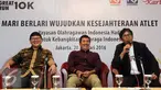 Executive Director YOI, Bambang Asmarabudi (kanan) memberikan keterangan seputar pelaksanaan Bandung Great Run 10K di Jakarta, Kamis (28/1/2016). Acara tersebut untuk membantu mewujudkan kesejahteraan atlet/mantan atlet. (Liputan6.com/Helmi Fithriansyah)