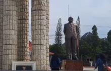 Fakta Baru Patung Soekarno yang Miring di Indramayu, Bukan Hanya Soal Tenda