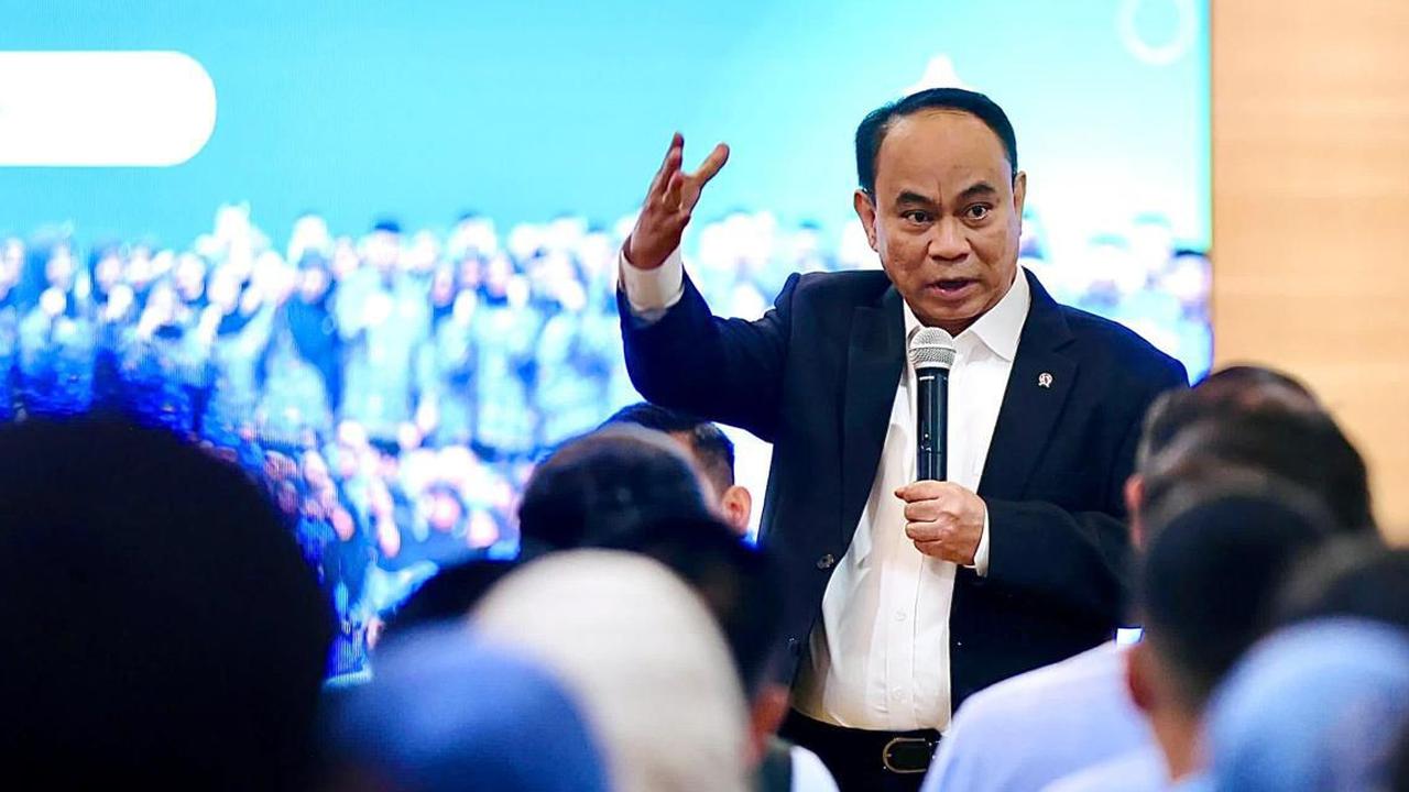 VIDEO: Menkop Budi Arie Tunjuk-Tunjuk "Saya Tak Mau Jadi Menteri Koperasi Terakhir!"