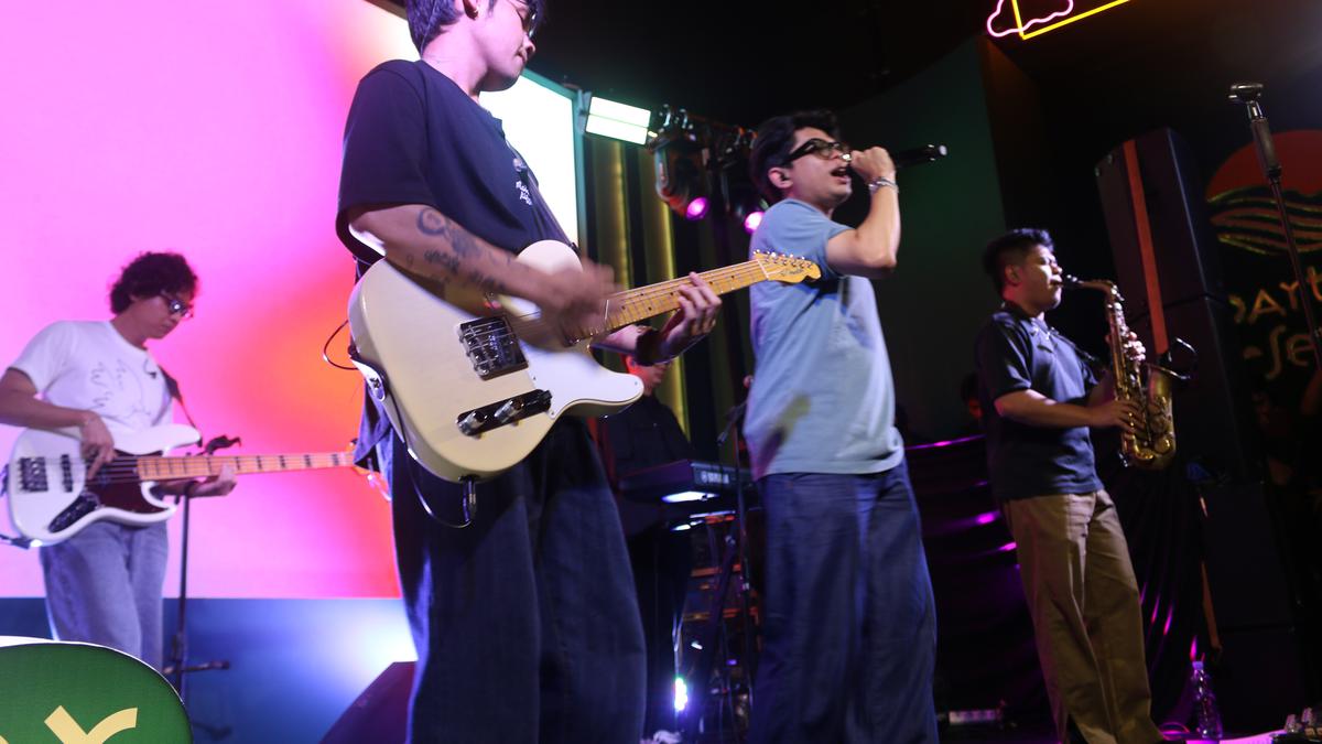 Konser Intim Juicy Luicy Ramaikan Grand Opening Partner Senja Depok