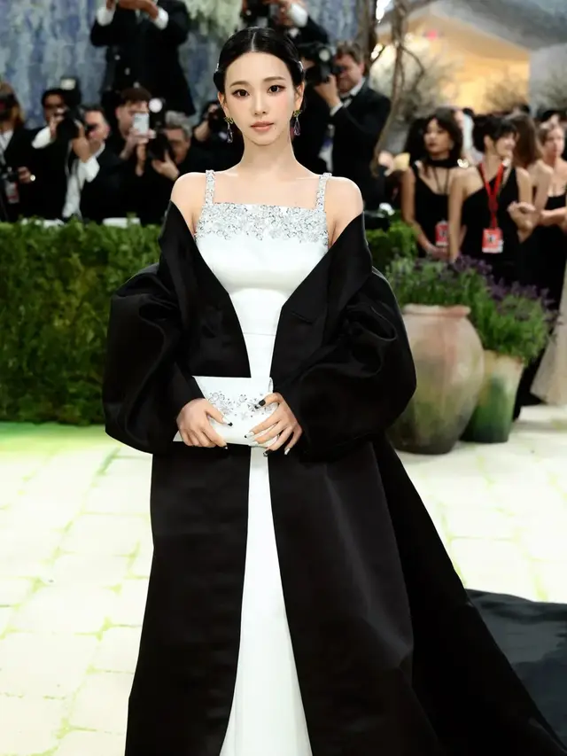 Debut di Met Gala 2026, Karina aespa Pakai Gaun Prada yang Terinspirasi Hanbok Tradisional Korea