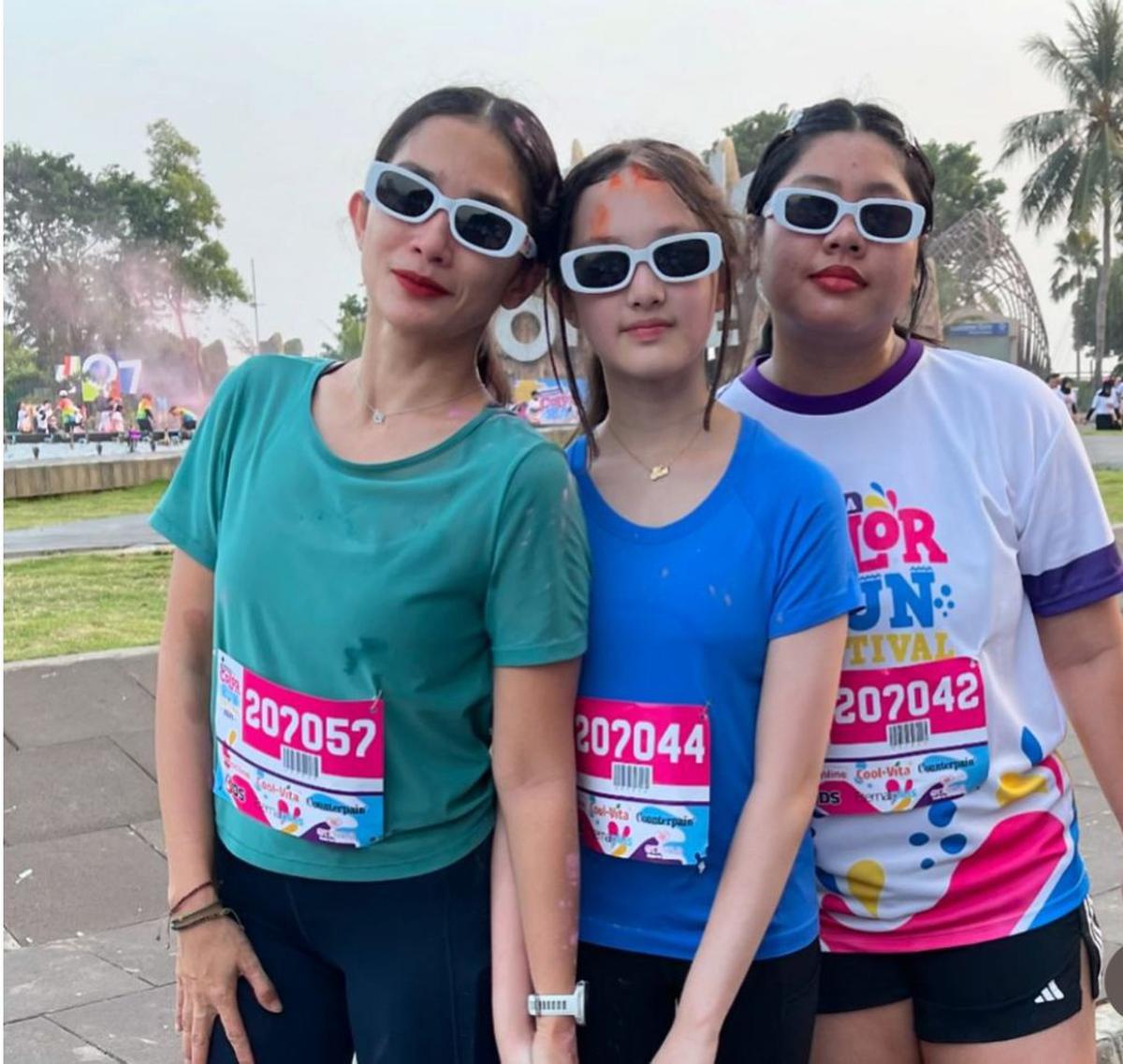 7 Potret Artis yang Terlihat Awet Muda Bersama Anak Mereka, Hubungan Ibu-Anak atau Kakak-Adik?