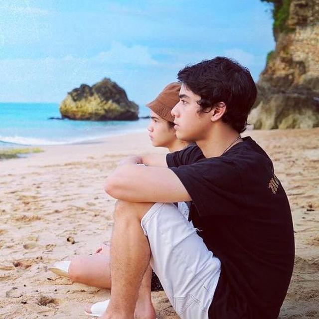 Unduh 44 Gambar Galau Di Tepi Pantai Terbaru HD