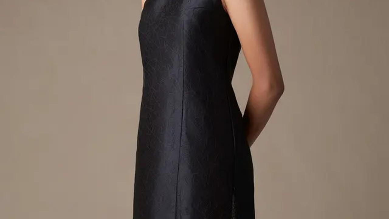 7 Dress Batik Kombinasi Brokat Belah Samping Terbaru 2025 dengan Sentuhan Modern Elegan