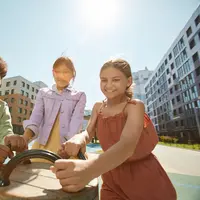 Di depan orangtua, anak bisa merasa bebas menunjukkan perasaan yang sebenarnya karena yakin akan tetap dicintai. (Foto/dok: Pexels/Norma Mortenson)