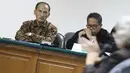 udi Mulya memperhatikan keterangan saksi ahli Komariah Emong Sapardjaja di Pengadilan Tipikor, Jakarta, Kamis (5/6/2014) (Liputan6.com/Faizal Fanani)