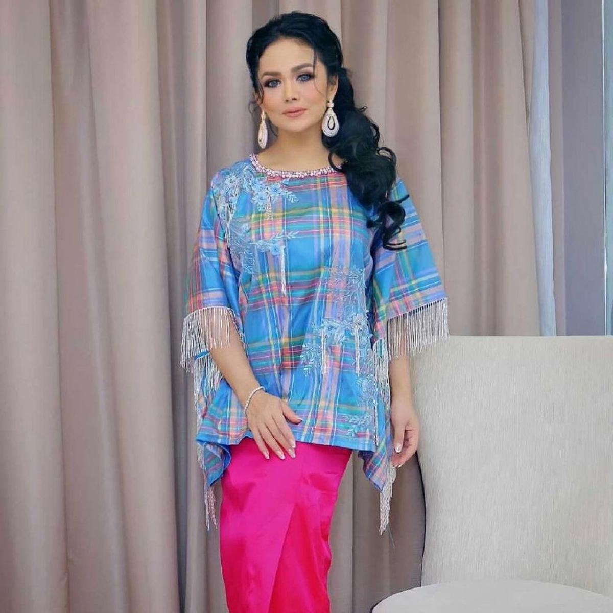 Inspirasi Gaya Kondangan Artis, Dari Dian Sastro hingga Krisdayanti