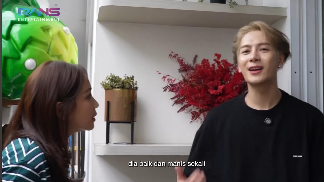 Tingkah Lucu Nagita Slavina Tiba-tiba Salfok Lihat Pori-pori Wajah Jackson Wang, Gemas Banget!