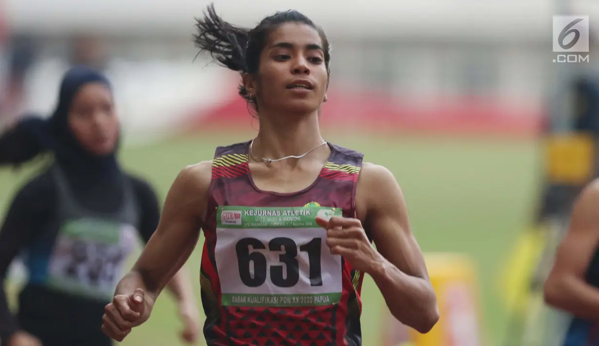 Atlet asal Maluku, Alvin Tehupeiory saat menyelesaikan lomba lari 100 meter putri senior Kejurnas Atletik U18, U20 dan Senior 2019 di Stadion Pakansari, Kab Bogor, Jumat (2/8/2019). Alvin Tehupeiory meraih posisi pertama dengan catatan waktu 11,64 detik. (Liputan6.com/Helmi Fithriansyah)