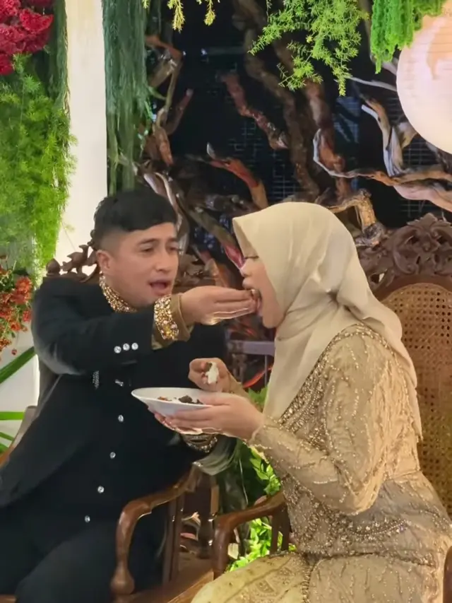 Anniversary Pernikahan Irfan Hakim dan Della ke-17