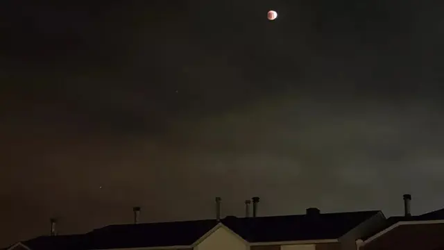 Gerhana Bulan Total di Canada pada 15 Mei 2022.