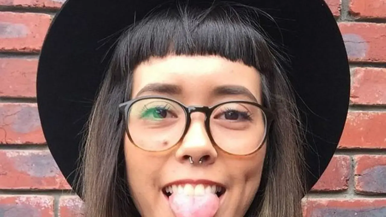 25 Cewek Ini Bikin Kamu Pengin Langsung Potong Poni