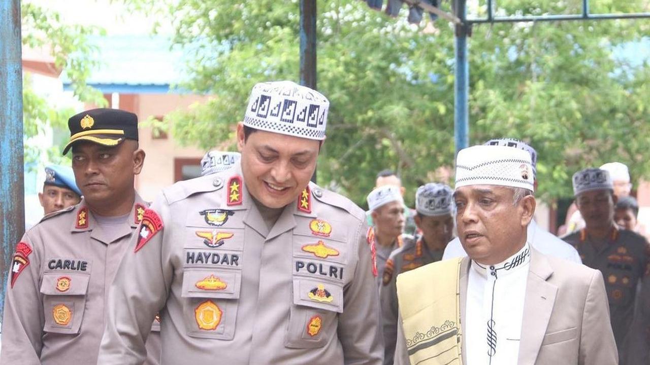 Dia juga sempat menjabat sebagai Kapuslabfor Bareskrim Polri pada 2 Desember 2019 hingga 10 November 2020. Sebelumnya dia menjabat sebagai Wakapolda Jambi pada 7 Mei 2017 hingga 2 Agustus 2019.