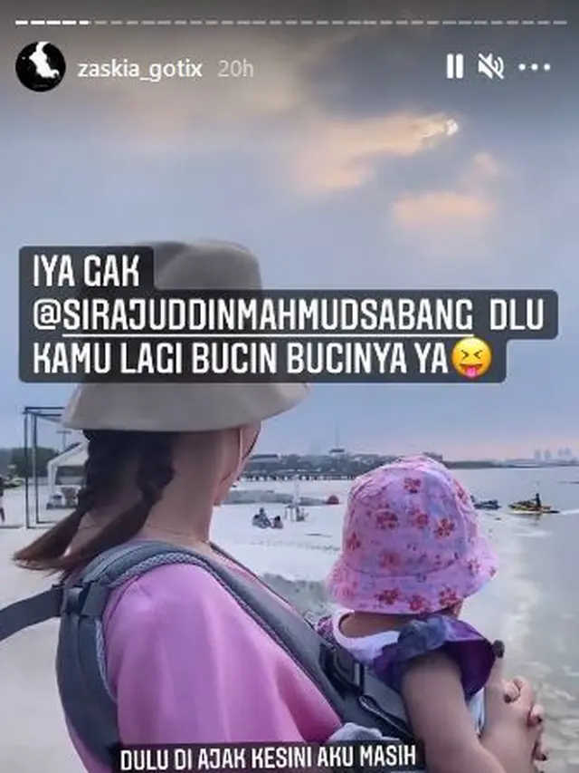 6 Momen Liburan Zaskia Gotik Bareng Suami dan Anak, Nikmati Indahnya Pantai Ancol