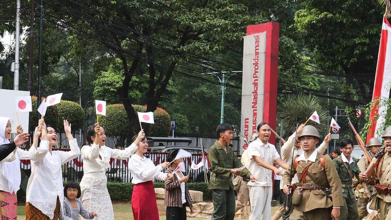 Sosiodrama ini merupakan hasil kolaborasi Museum Perumusan Naskah Proklamasi dan Komunitas Reenactor Bangor.