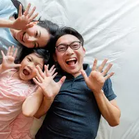 Siap-siap untuk menemukan teknik parenting baru dalam mendukung tumbuh kembang anak dengan menerapkan calm parenting! (Sumber; Freepik/Lifestylememory).