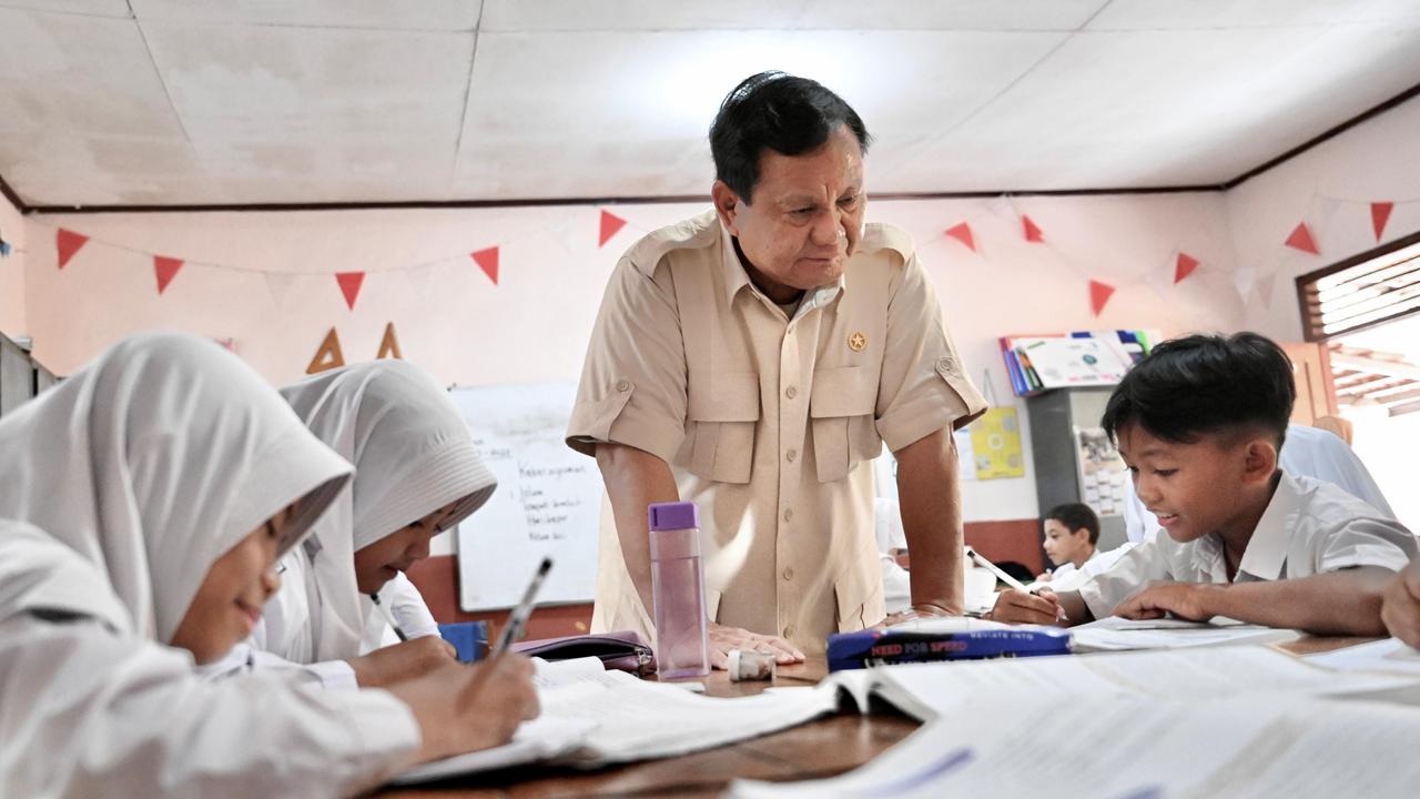Prabowo tinjau Makan Bergizi Gratis di Bogor