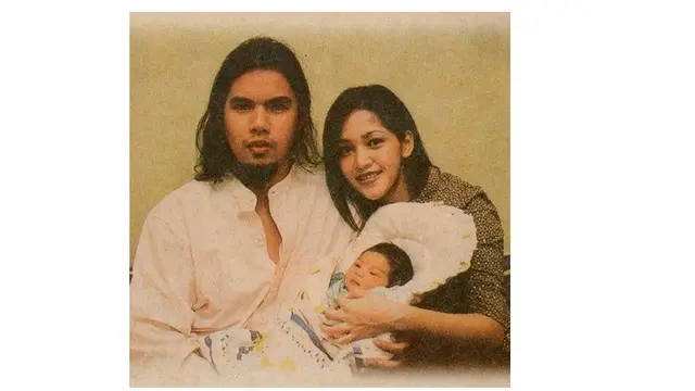 6 Foto Masa Kecil El Rumi Bersama Ahmad Dhani, Penuh Kasih Sayang