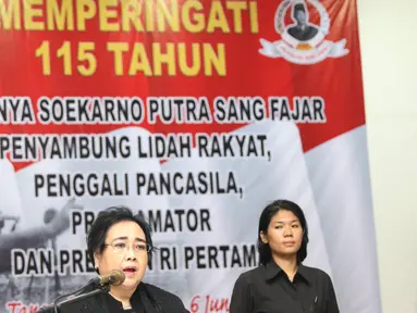 Ketua Dewan Pendiri Yayasan Pendidikan Soekarno Rachmawati Soekarnoputri menyampaikan kata sambutan dalam acara buka puasa bersama di Kampus Universitas Bung Karno (UBK), Jakarta, Senin (6/6). (Liputan6.com/Immanuel Antonius)