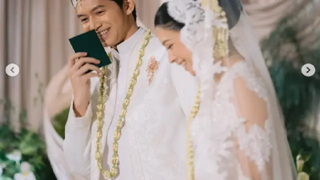 Gaya Tristan Juliano dan Narrel Amara Menikah Berbusana Pengantin Jawa, Kenakan Kain Jarik Bermotif Sawal Garuda