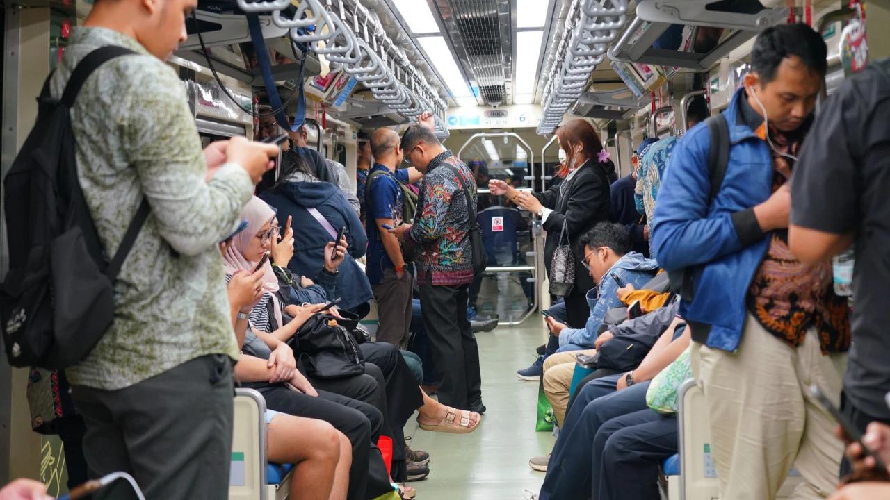 FOTO: Pengguna LRT Jabodebek Tembus Rekor Tertinggi April 2026