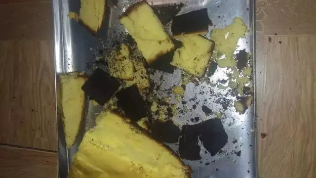 6 Potret Kue Bolu Gagal Ini Bikin Elus Dada, Enggak Bisa Jadi Takjil Berbuka