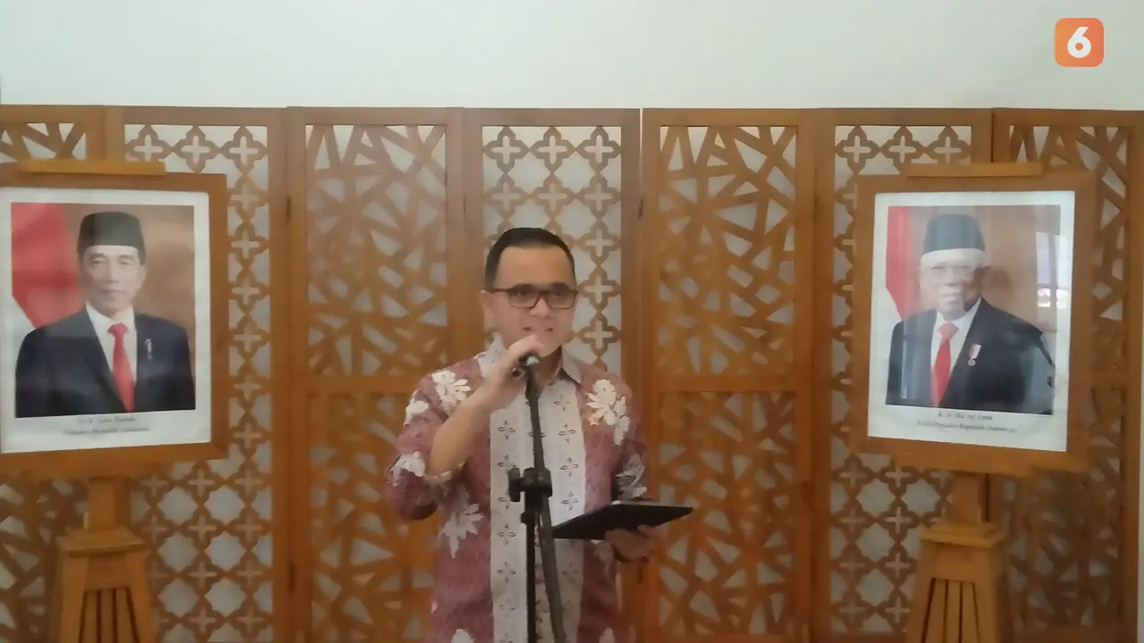 Menpan RB Abdullah Azwar Anas menggelar konrensi pers terkait pemberlakukan WFA dan WFO ASN dalam memperkuat manajemen arus Balik Lebaran 2024 (Hermawan Arifianto/Liputan6.com)